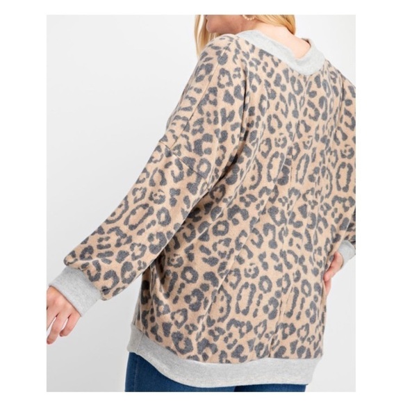 Last! Plus Size V-Neck Brushed Leopard Print - Picture 6 of 6